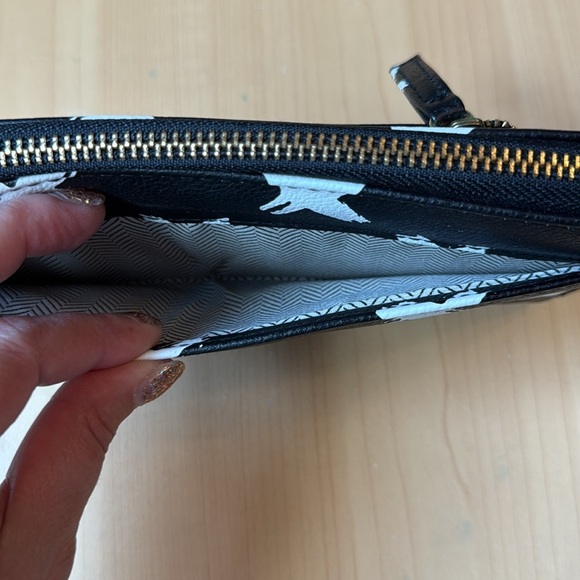 X print Clutch with hot pink interior - Picture 3 of 9